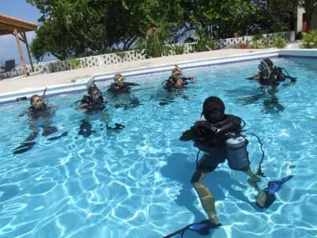 georges-caye-12.JPG georges-caye-12.JPG