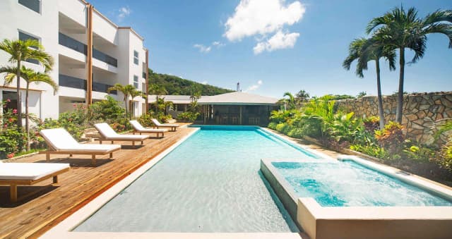 Naboo Resort & Dive Center swimming pool and jacuzzi