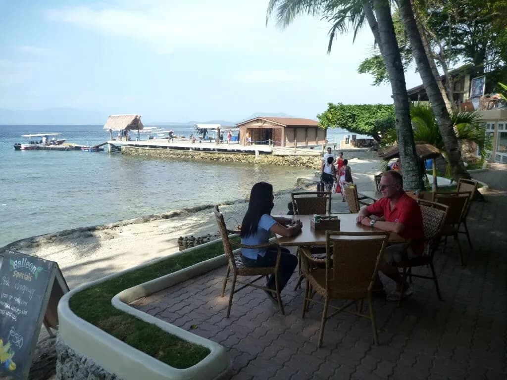 Beachside dining at El Galleon