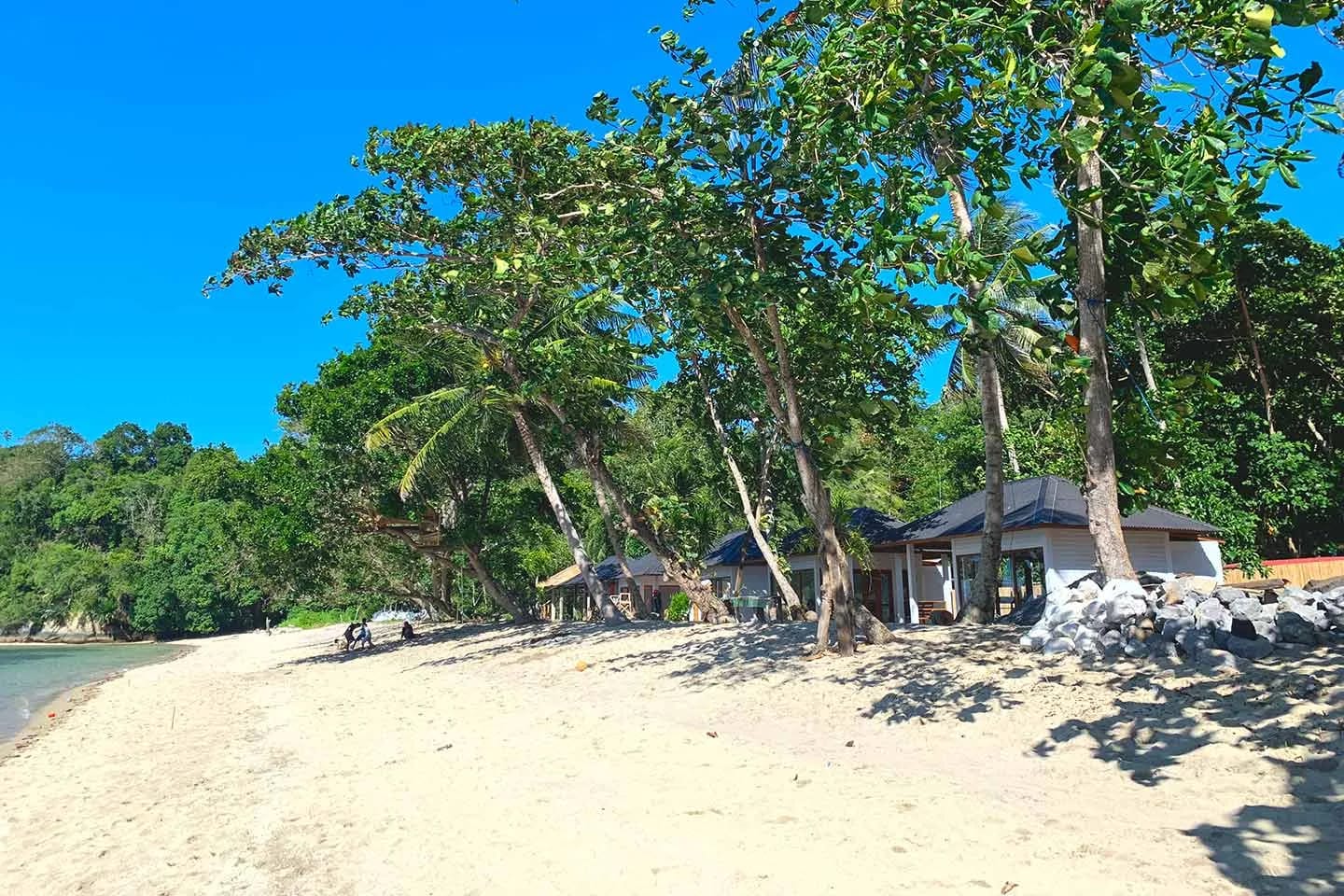 White Sands Beach Resort Lembeh by Eco Divers - image White Sands Beach Resort Lembeh by Eco Divers - image
