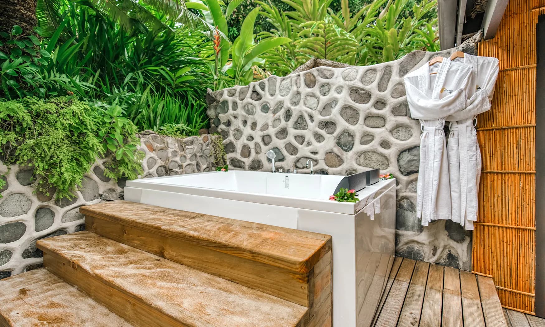 Treehouse outdoor private bath Treehouse outdoor private bath