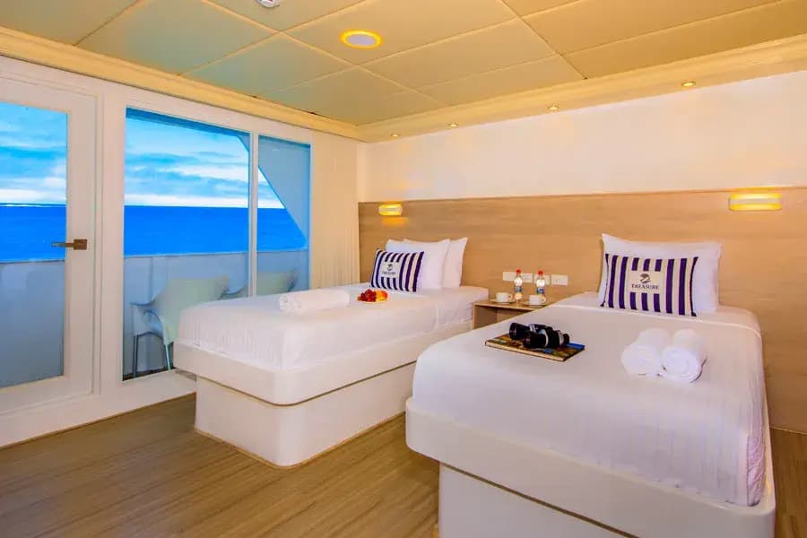 Catamaran Treasure Galapagos Special October 2025