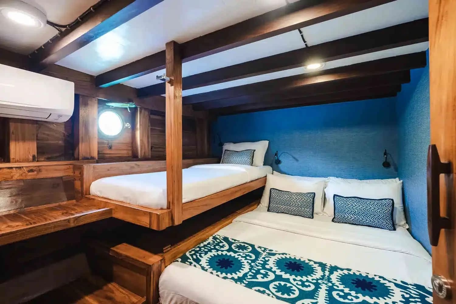 Rinca & Komodo - image Rinca & Komodo - image