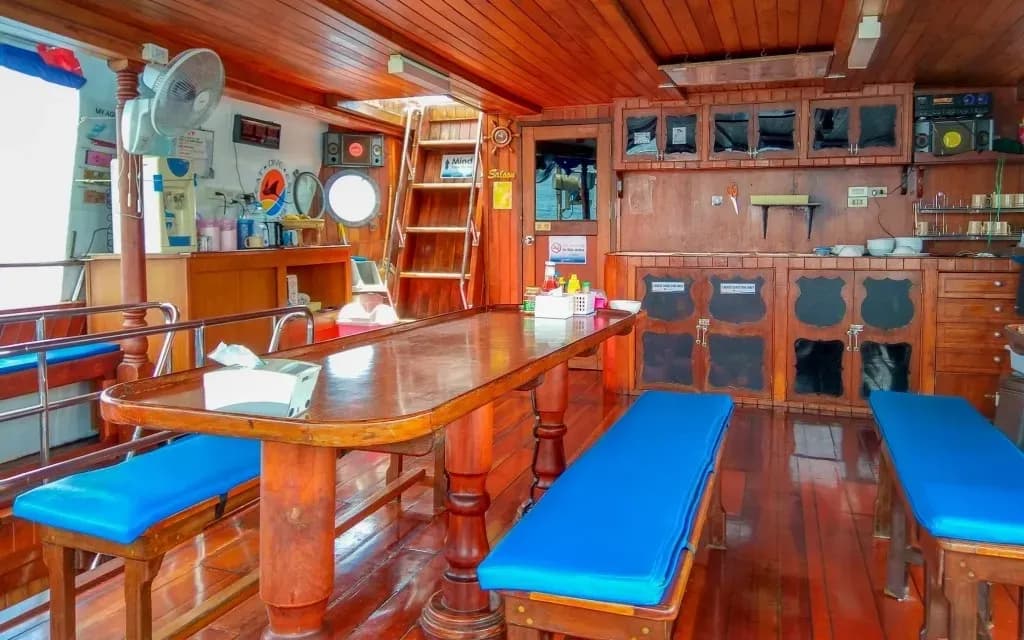 Manta Queen 8 Special Packages - image Manta Queen 8 Special Packages - image