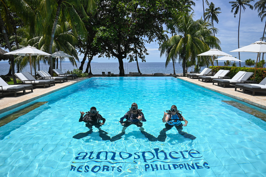 Atmosphere Resort divers in the pool