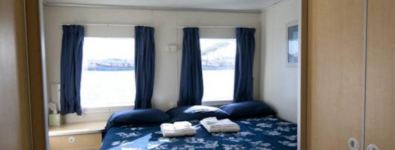 A king bed aboard the Aqua Cat Cruises