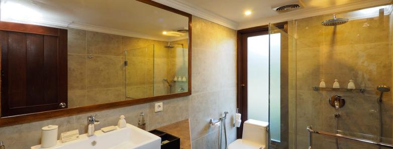 The Menjangan Monsoon Suite Bathroom