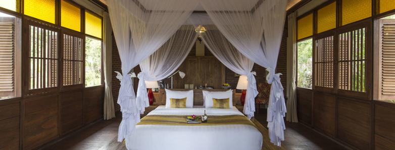 Bed in a forest villa at Plataran Menjangan Resort & Spa Bali