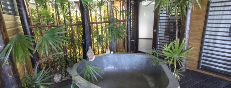 Savasi Island Resort Bathtub