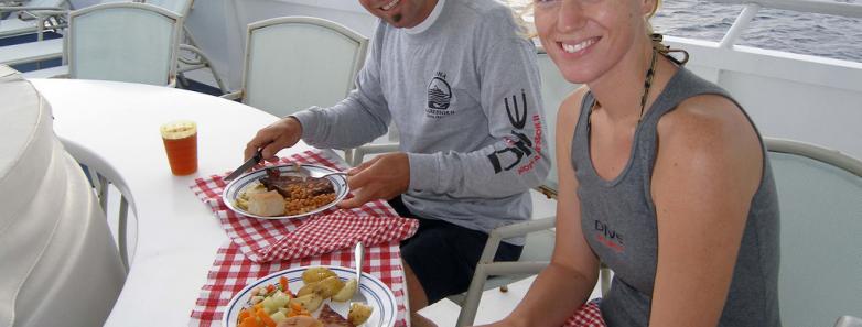 Two people enjoy a casual meal on the Turks & Caicos Aggressor II