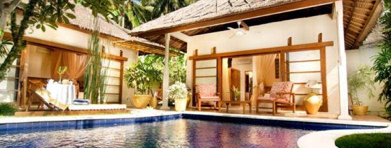 A pool in front of two rooms at Watergarden Resort Bali.
