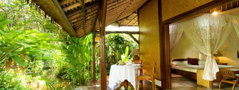 A deck with table and chairs at Watergarden Resort Bali.