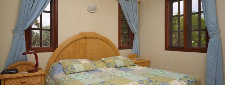 A bedroom in a 2 bedroom bungalow at Captain Don's Habitat dive resort in Bonaire