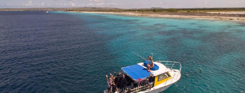 A dive boat sails near Delfins Beach Resort Bonaire.