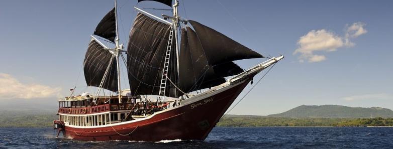 The Seven Seas liveaboard sails in Indonesia