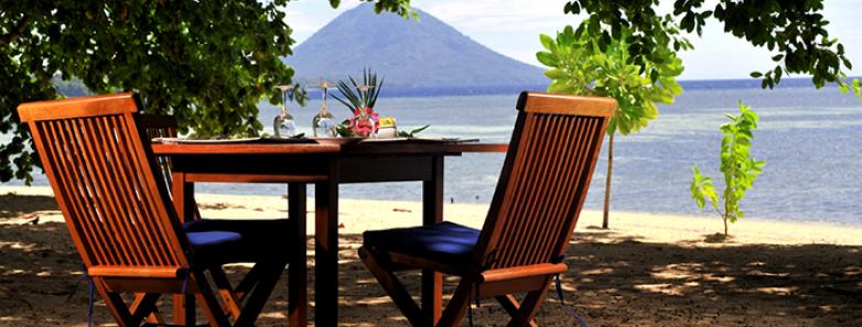 Beach dining at Siladen Resort & Spa Bunaken