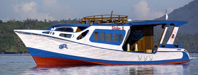 A dive boat at Siladen Resort & Spa Bunaken